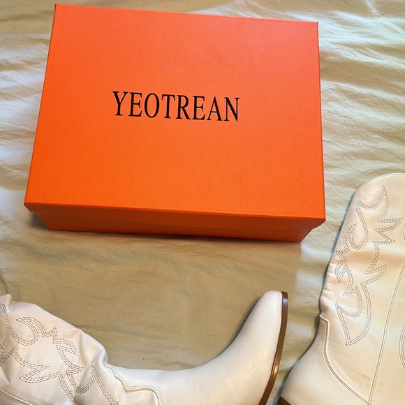 Women’s white cowboy boots - Picture 4 of 5